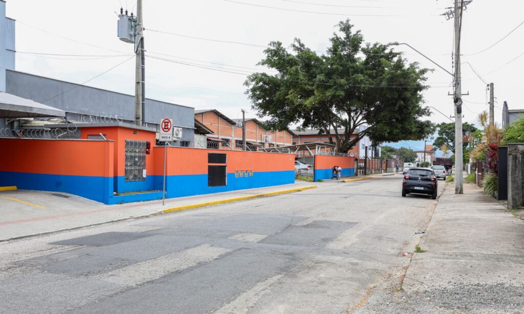 Prefeitura de Joinville realiza recapeamento asfáltico em ruas do bairro Iririú nesta quarta-feira