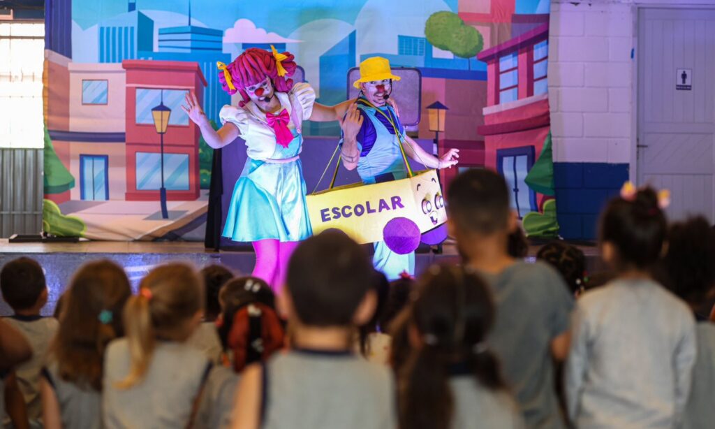 Alunos de Joinville aprendem sobre segurança no trânsito com contação de histórias