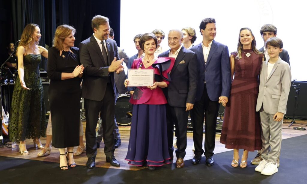 Prefeitura de Joinville homenageia oftalmologista Cleusa Coral-Ghanem com a Medalha Dona Francisca