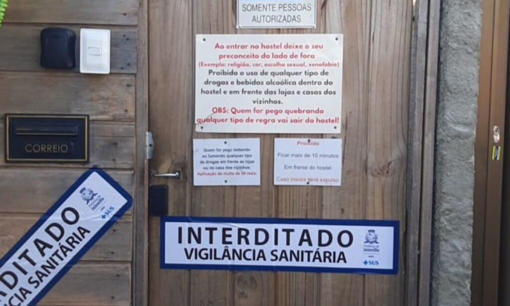Operação do GAOP interdita novamente albergue em condições sanitárias inadequadas em Joinville