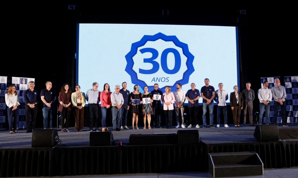Prefeitura de Joinville homenageia servidores por tempo de serviço