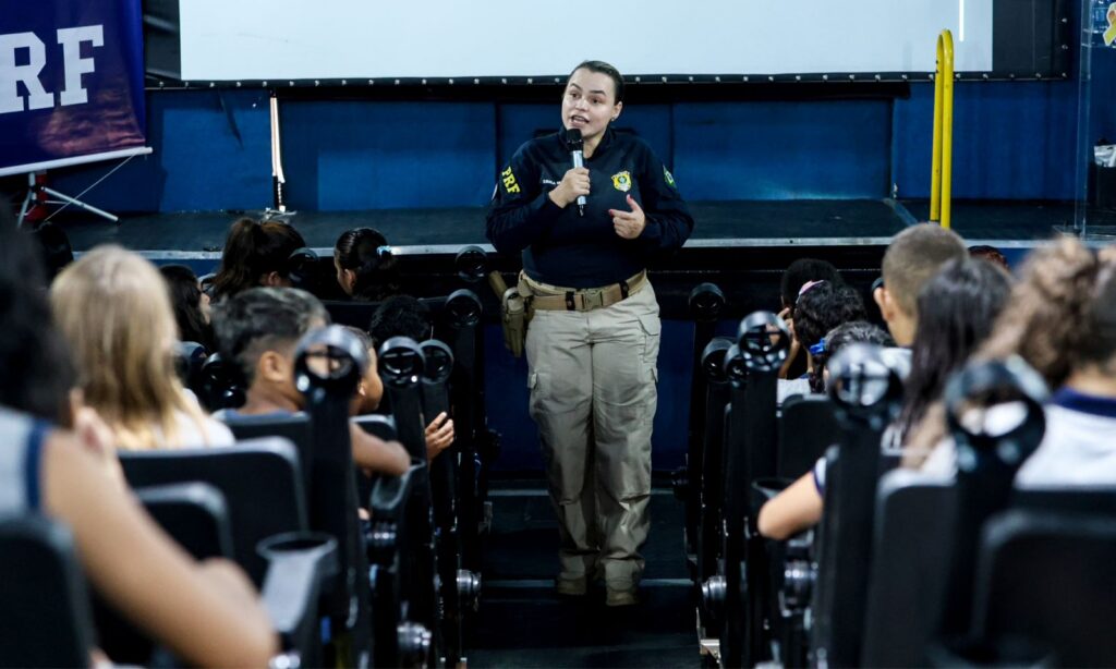Ação integrada entre Forças de Segurança leva conscientização sobre a segurança no trânsito até escolas de Joinville