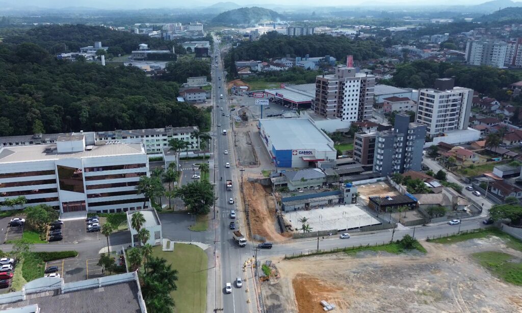 Rua Germano Wetzel será interditada para avanço das obras de duplicação da avenida Santos Dumont