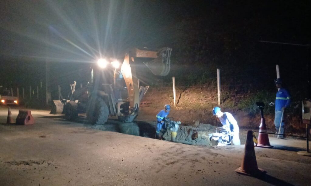Águas de Joinville conclui serviços na rua Dona Francisca na madrugada desta sexta-feira
