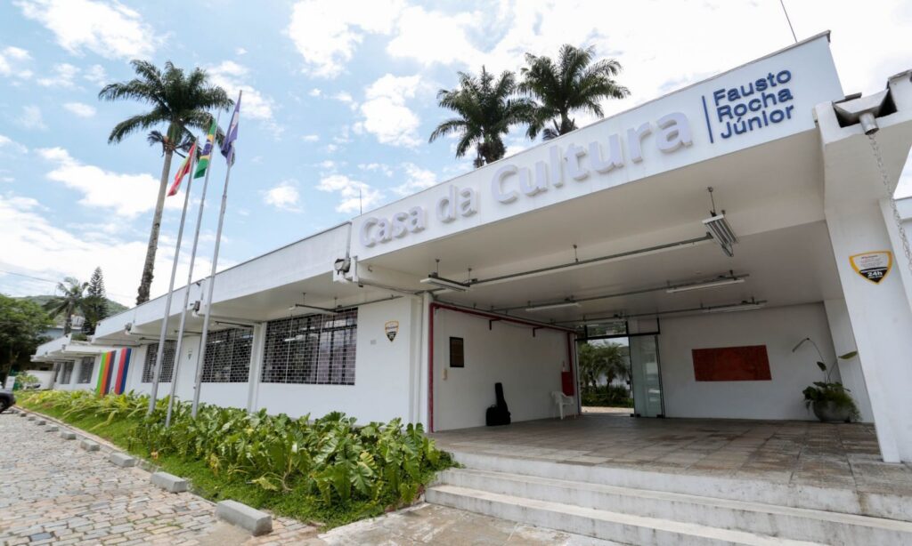 Roda de choro celebra tradição brasileira na Casa da Cultura em Joinville