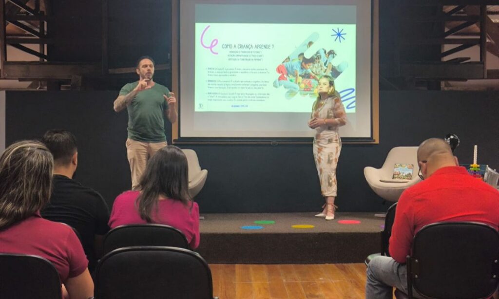 Escola de Pais do NAIPE realiza primeiro encontro para fortalecer rede de apoio de famílias atípicas em Joinville