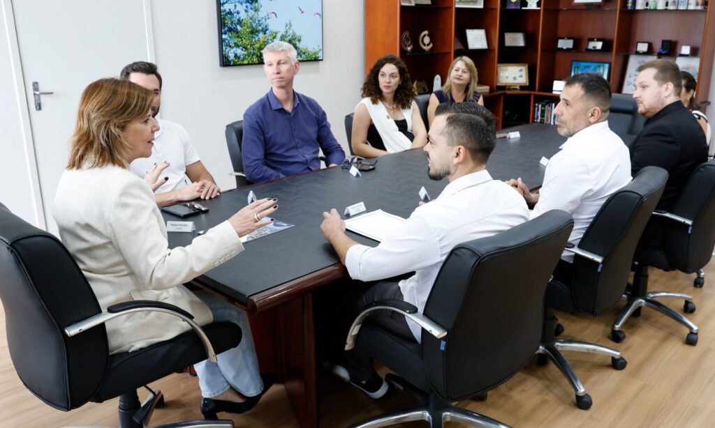 Prefeita de Joinville recebe presidente da Acomac e representantes do setor da construção civil