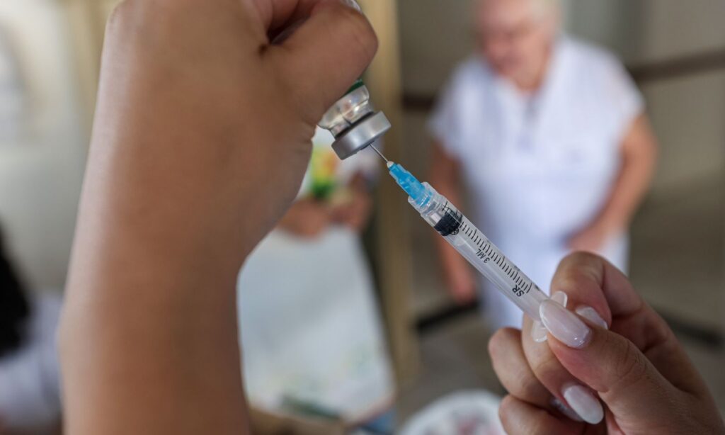 Joinville se aproxima de 50 mil vacinas aplicadas contra a gripe e reforça estratégia de vacinação dos públicos prioritários