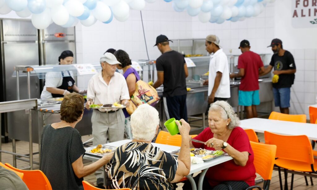 Prefeitura de Joinville realiza pesquisa com usuários dos Restaurantes Populares