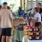 Expositores da Feira Direto do Campo com produtos coloniais