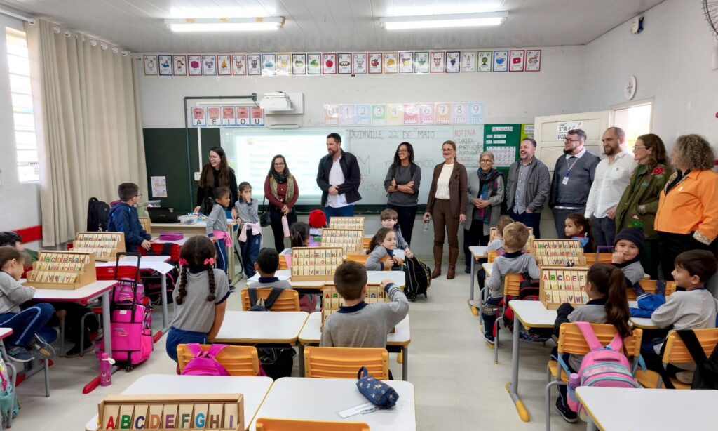 Secretaria de Educação apresenta políticas educacionais de Joinville para municípios de SC e do Brasil