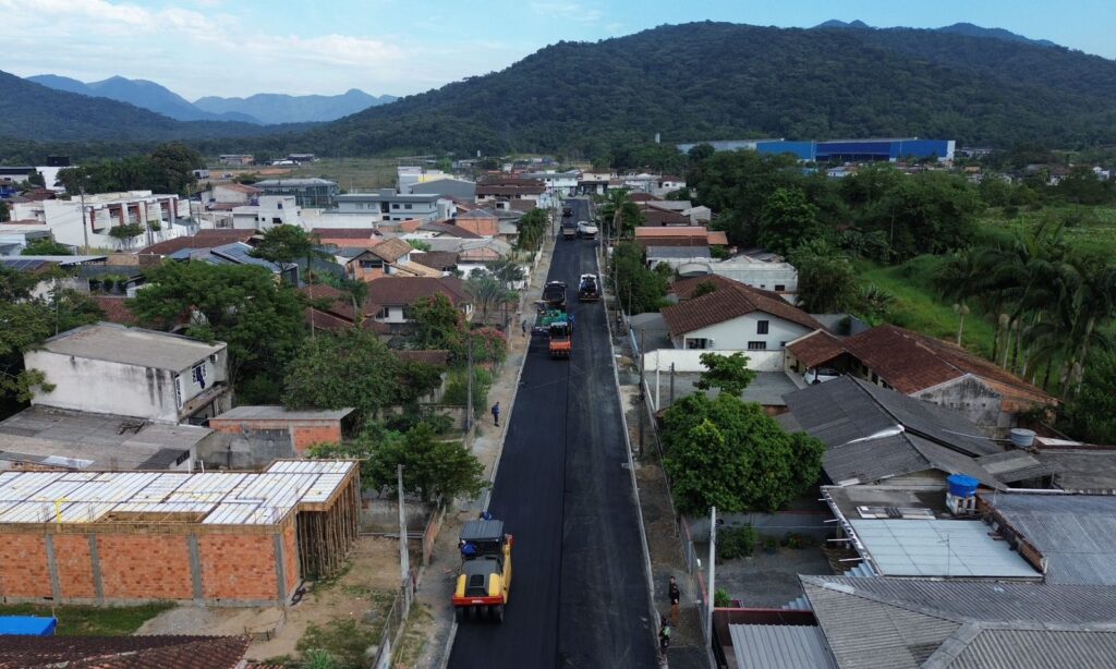 Com investimento de mais de R$ 470 milhões, obras de pavimentação levam qualidade de vida a moradores de Joinville