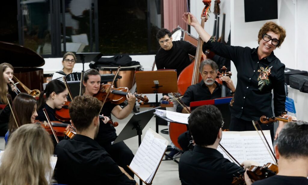 Orquestra Villa-Lobos apresenta concerto que destaca a música orquestral com diferentes ritmos em Joinville