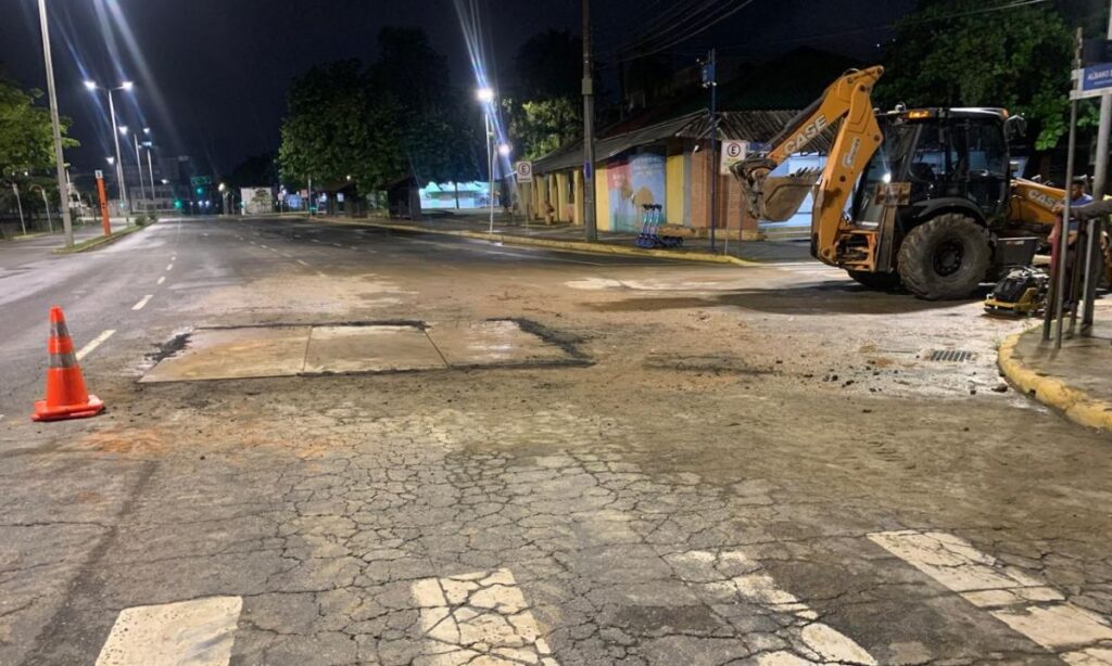 Reparo em rede de drenagem na avenida Beira Rio terá continuidade durante a noite desta quinta-feira