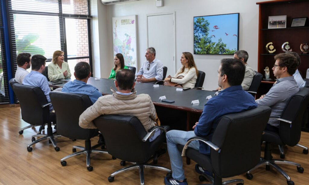Prefeita Rejane Gambin se reúne com representantes do Sinduscon