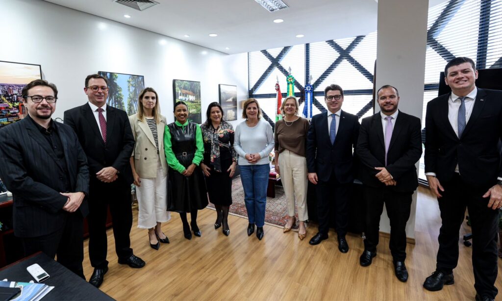 Prefeita Rejane Gambin se reúne com representantes da OAB Joinville