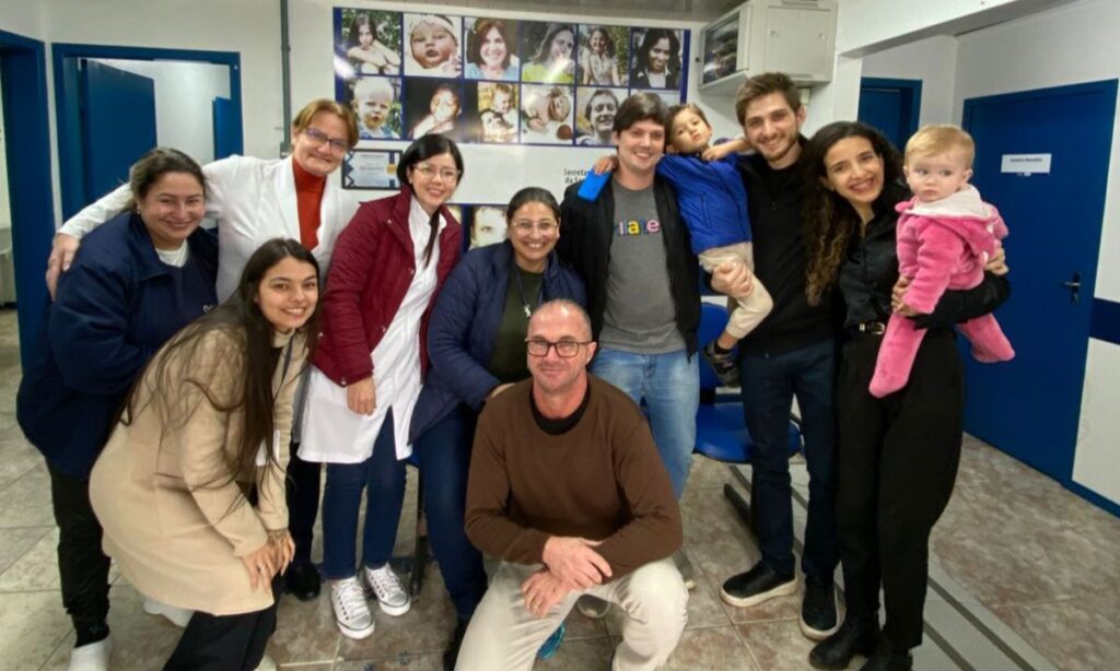 Equipe de UBSF salva menino de 4 anos engasgado e recebe agradecimento da família em Joinville