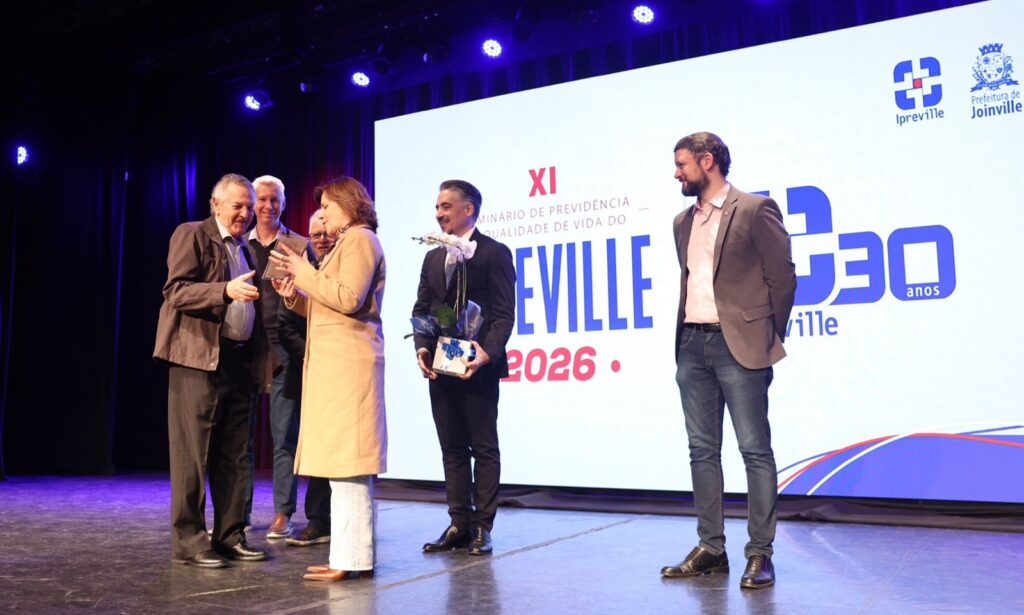Seminário de Previdência e Qualidade de Vida homenageia servidores municipais aposentados e celebra 30 anos do Ipreville