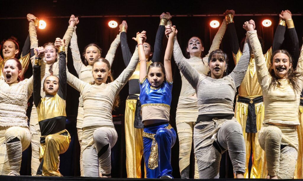 Abertura da 3ª Mostra Dança na Escola é marcada por emoção no bairro Aventureiro