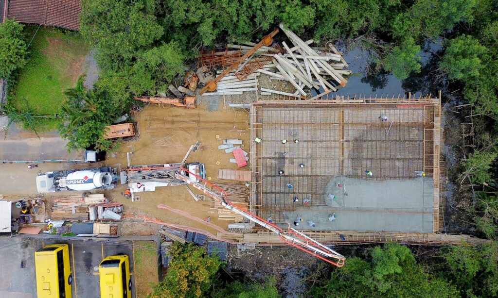 Primeira laje da Ponte Anêmonas é concretada