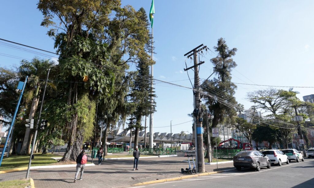 Prefeitura de Joinville inicia obras de modernização da iluminação pública na Praça da Bandeira
