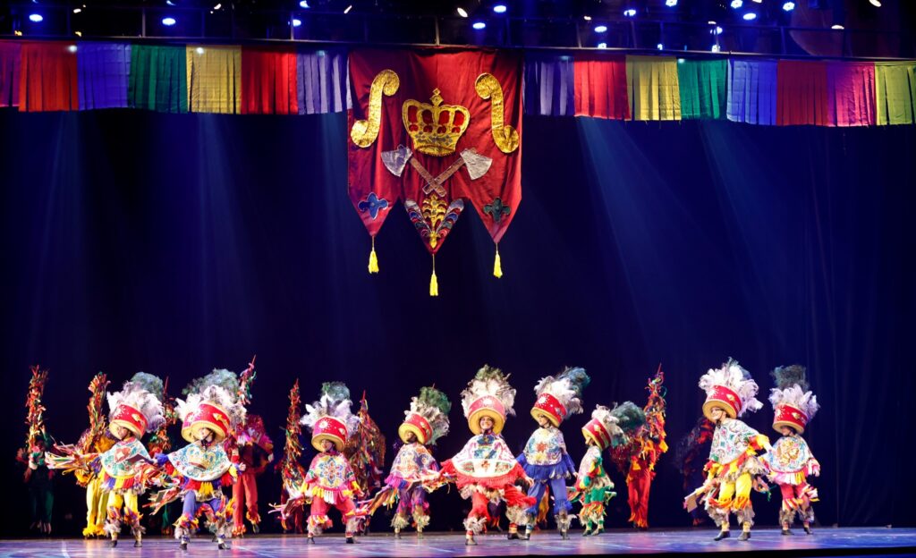 Escola Pedro Ivo Campos encanta o público e é vice-campeã no Festival de Dança de Joinville