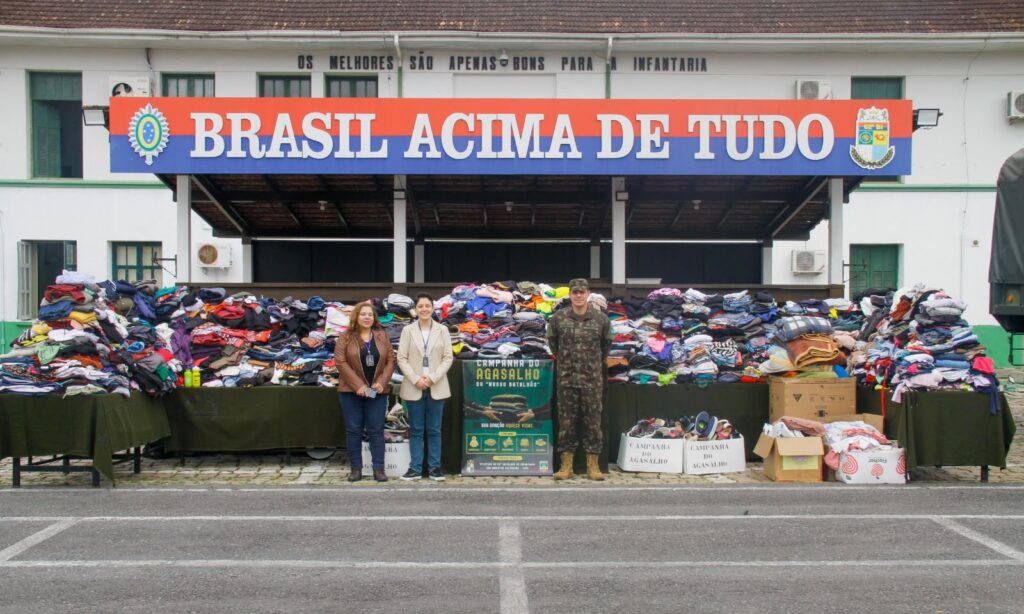 Prefeitura de Joinville recebe peças arrecadadas na Campanha do Agasalho do 62º Batalhão de Infantaria