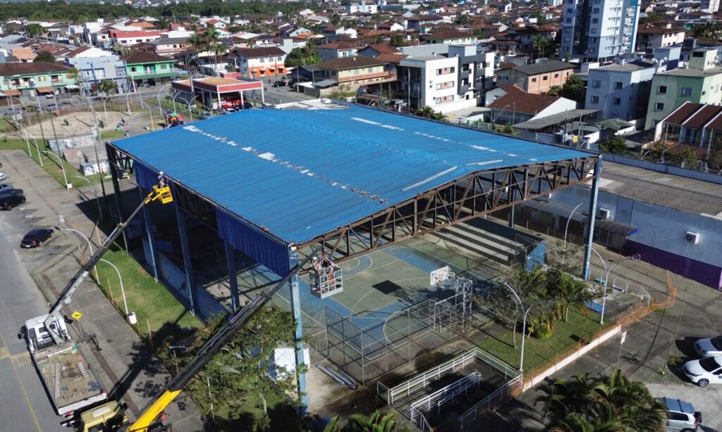 Quadra coberta do CEU Aventureiro recebe obras de revitalização
