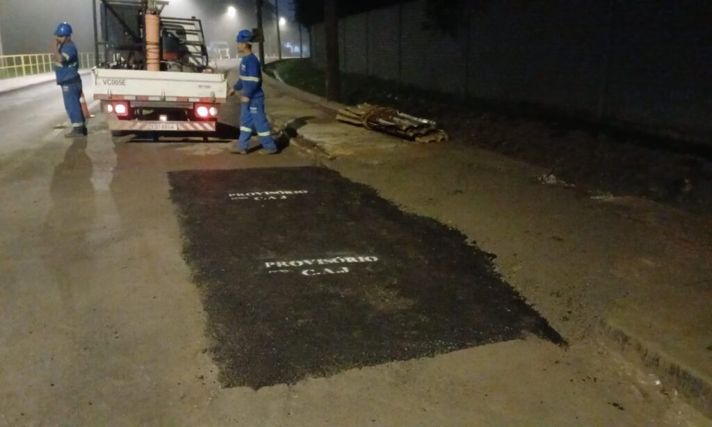 Sem impactar o abastecimento, Águas de Joinville realiza reaperto de peça em adutora na rua Dona Francisca