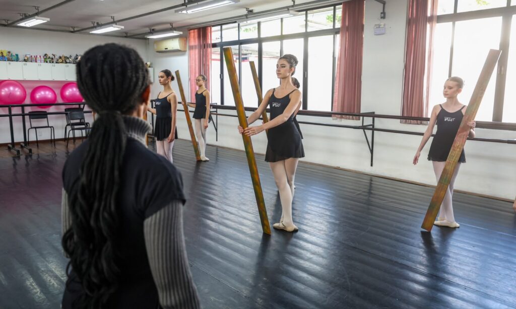 Grupos das secretarias de Educação e Cultura se preparam para levar mais de 50 apresentações aos palcos do Festival de Dança de Joinville