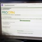 Tela de computador mostra print de email que usa o nome do Procon e traz informações falsas