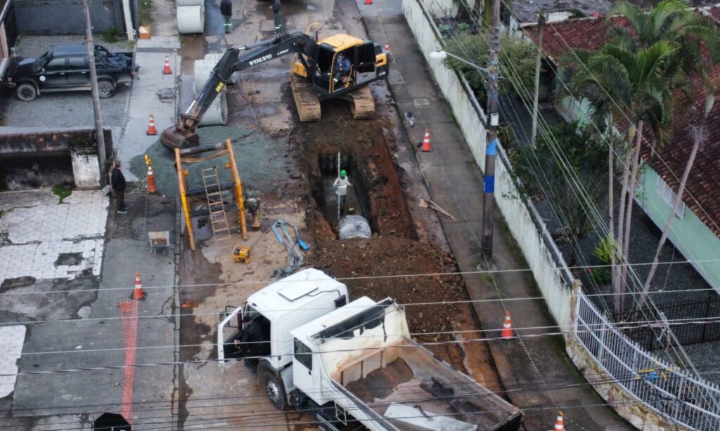 Condições de maré estendem obra de drenagem e interdição em cruzamento no Boa Vista
