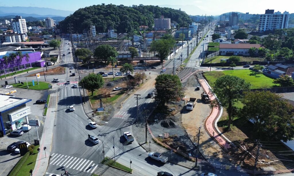 Prefeitura de Joinville vai pavimentar trecho da futura rotatória, próximo ao terminal Norte