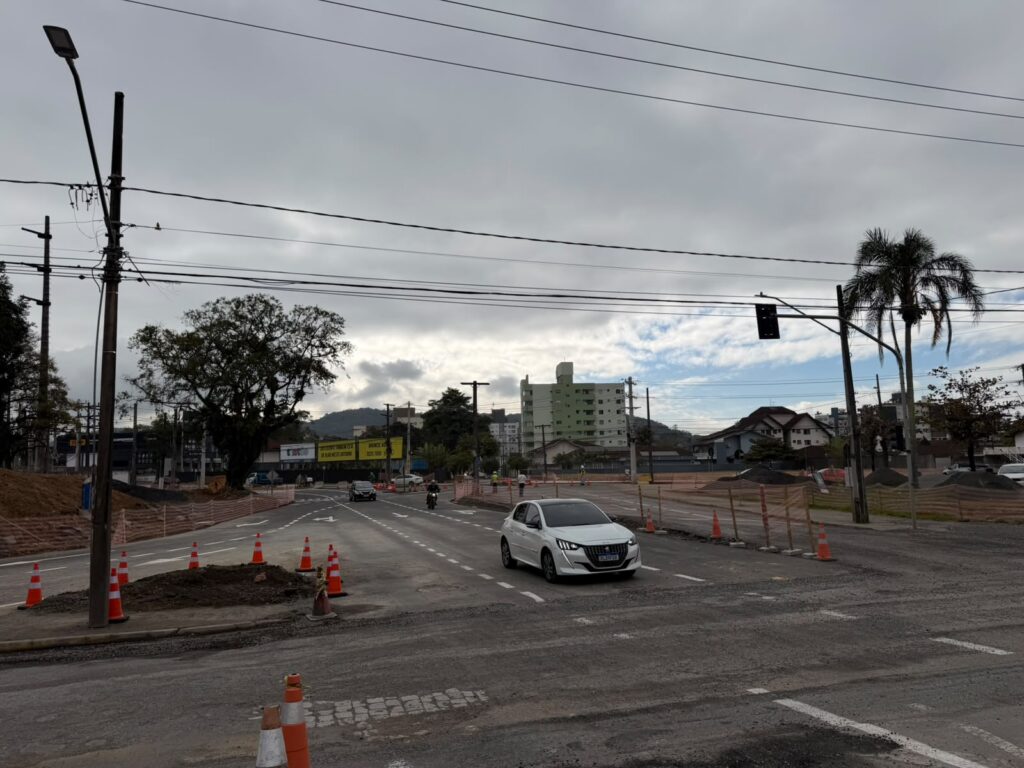 Nova configuração viária da rotatória próxima ao Terminal Norte começa a operar em Joinville