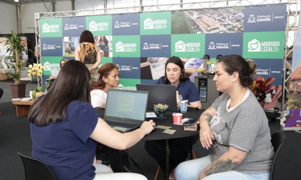 Prefeitura de Joinville participa do 3º Salão do Imóvel com estande da Secretaria de Habitação e Feira Direto do Campo