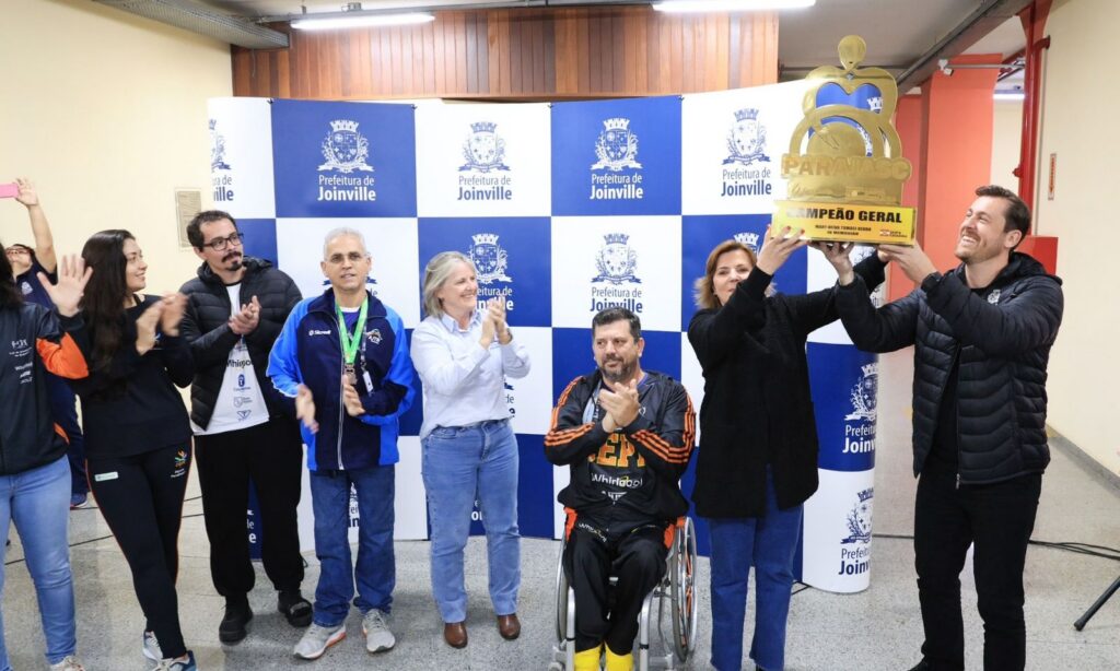 Prefeitura de Joinville homenageia delegação campeã do Parajasc