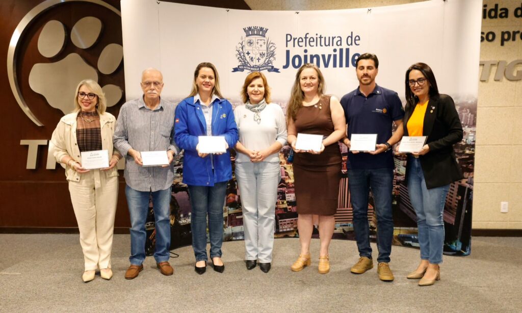 No Dia do Voluntariado, Prefeitura de Joinville homenageia Rotary Clubs e celebra os voluntários em nome de praça