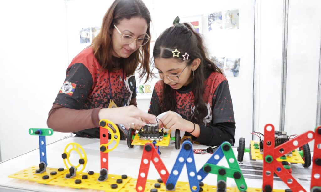 6º Campeonato Joinvilense de Robótica premia escolas municipais em dia de diversão e aprendizado