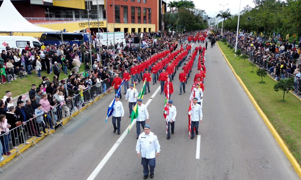 Joinville celebra Independência do Brasil com desfile que reuniu 15 mil pessoas