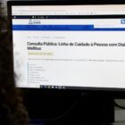 Imagem mostra tela de computador mostrando uma página do site da Prefeitura de Joinville