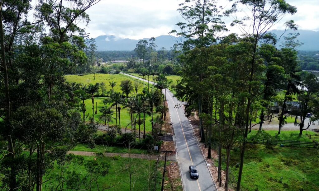 Asfalto na Estrada Timbé transforma realidade de moradores e empreendedores da região