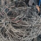 Fios de cobre enrolados de forma desordenada