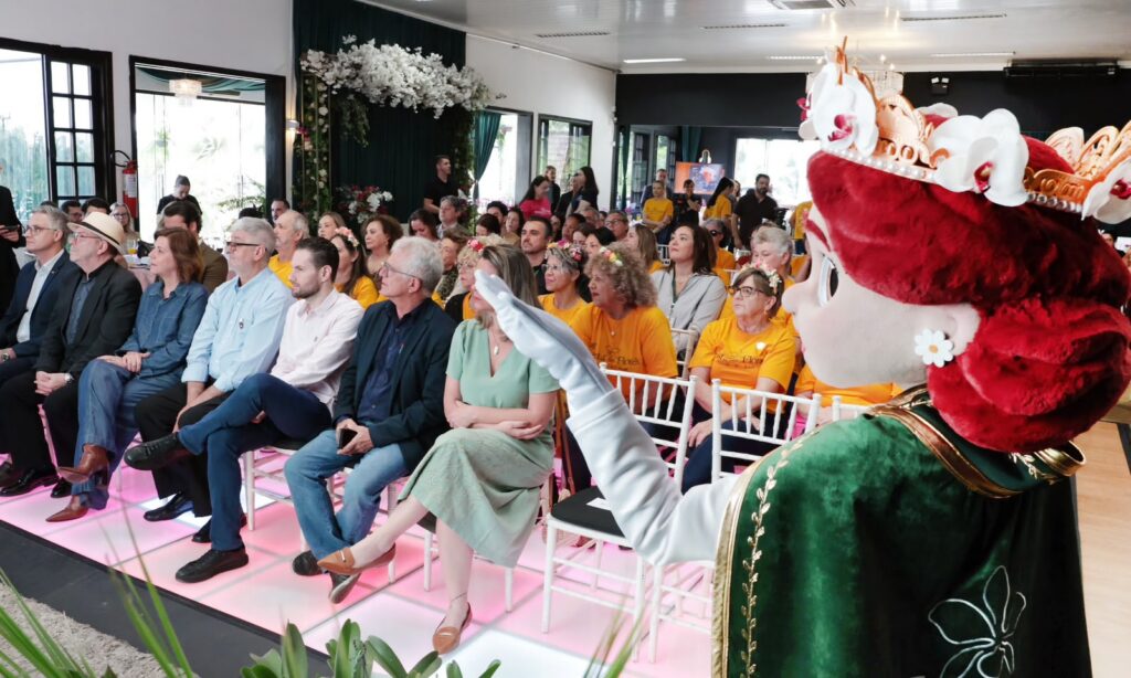 86ª Festa das Flores de Joinville terá exposição com mais de 30 mil flores, passarela elevada, obras de arte e jardim interativo para o público
