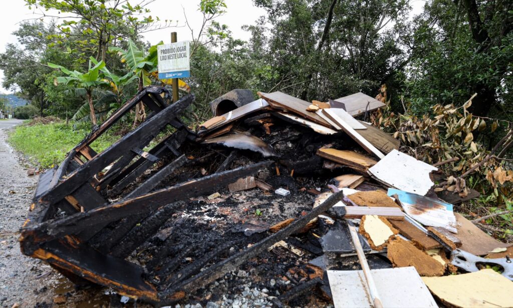 Prefeitura recolhe quase 92 toneladas de lixo em limpeza na zona Leste de Joinville